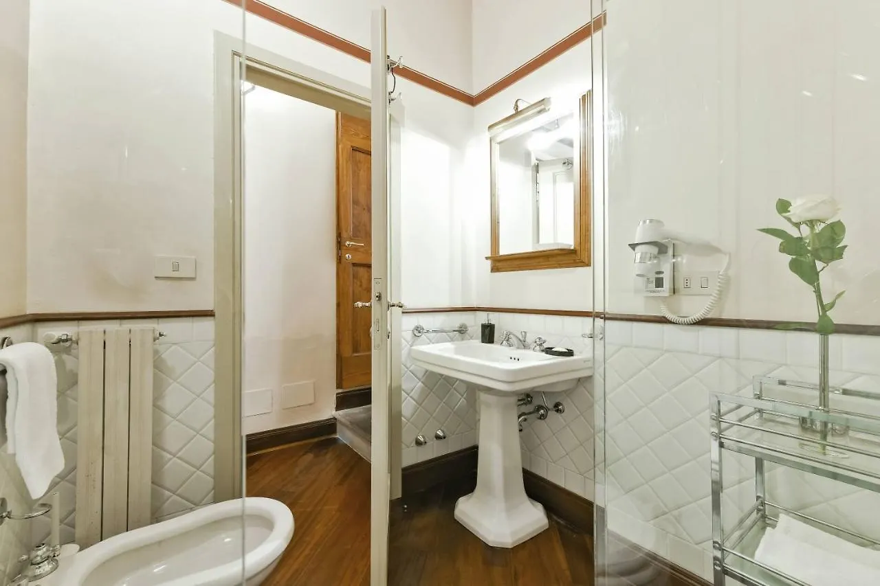 Buonarroti Big Apartment With Terrace In Oltrarno Florenz