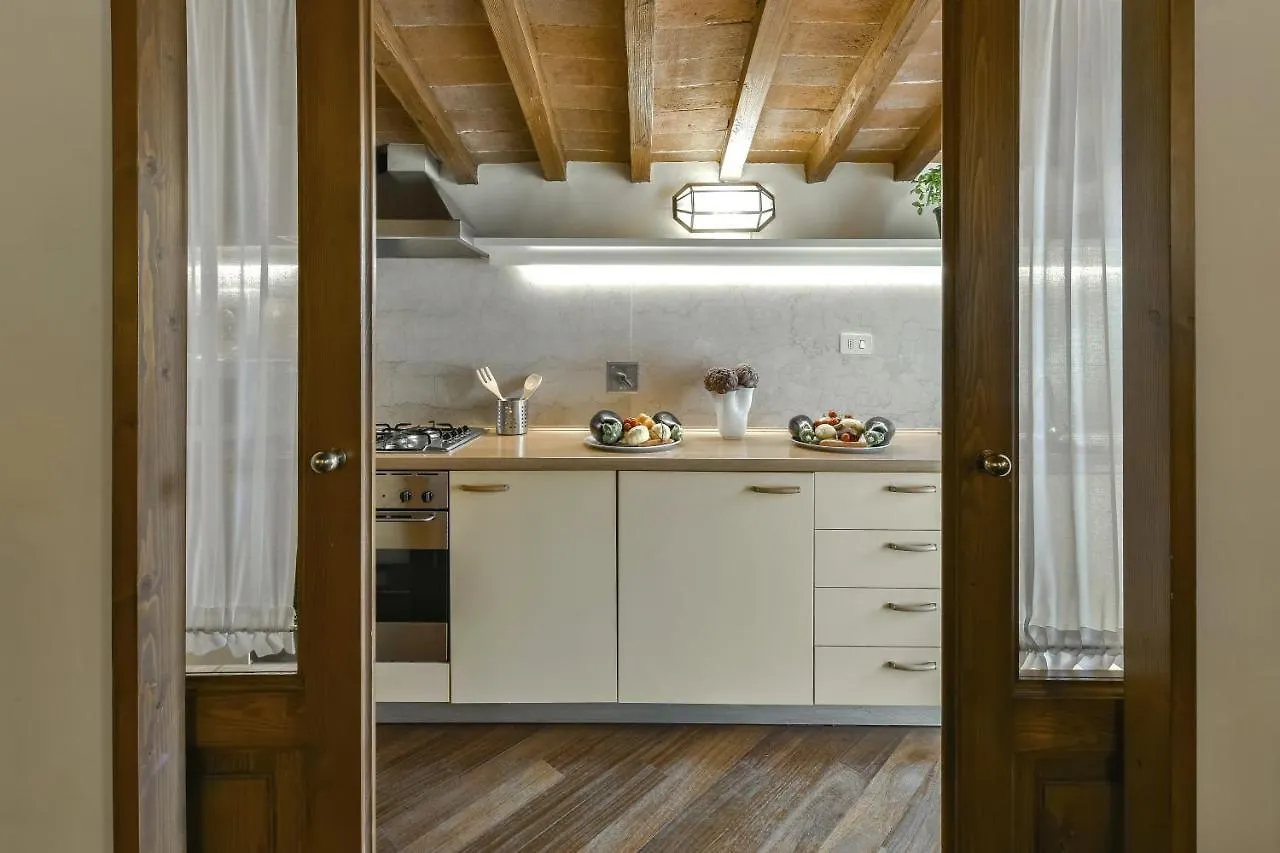 Buonarroti Big Apartment With Terrace In Oltrarno Florenz