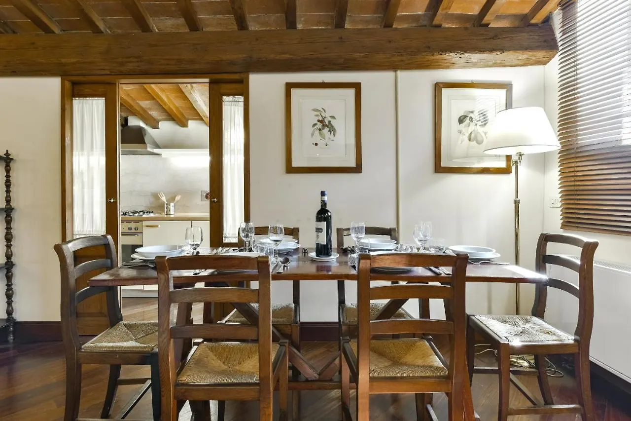 Buonarroti Big Apartment With Terrace In Oltrarno Florenz