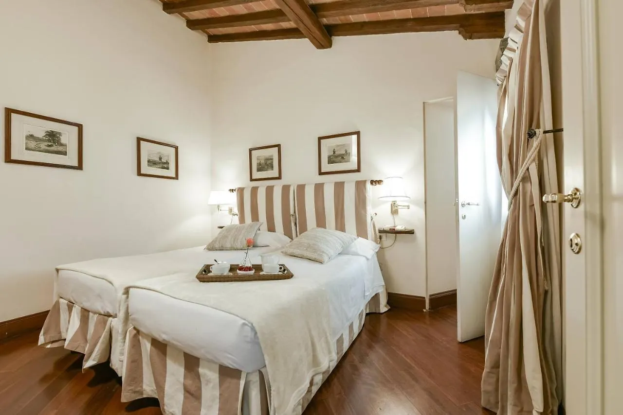 Buonarroti Big Apartment With Terrace In Oltrarno Florence