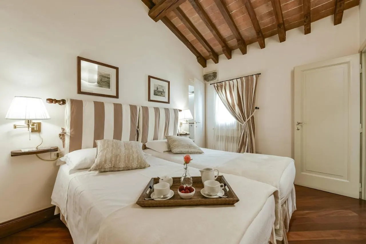 Buonarroti Big Apartment With Terrace In Oltrarno Florence